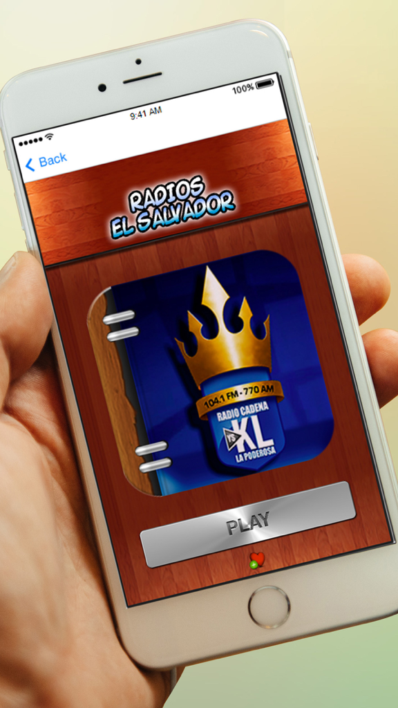 Emisoras de Radios de El Salvador AM FM Gratis - Pantalla de smartphone mostrando la app Radios El Salvador con la estación Radio YSKL seleccionada