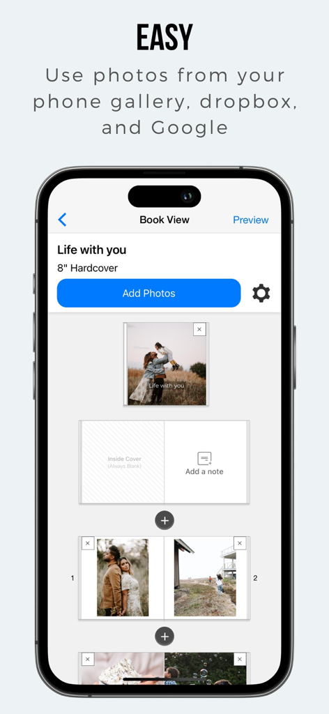 Interfaz de la aplicación móvil SimplePrints para crear un libro de fotos personalizado con diseños de página y un botón para agregar fotos.