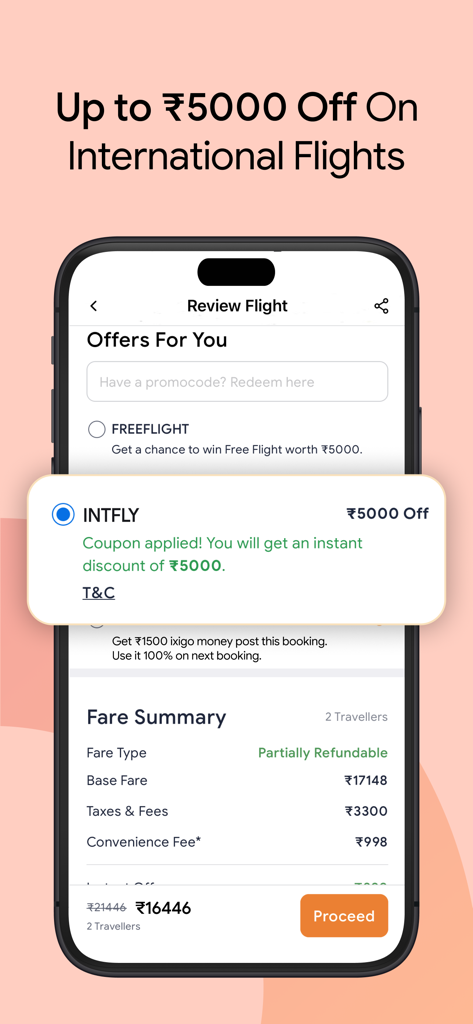 ixigo: Flight & Hotel Booking - Écran de l'application mobile Ixigo montrant un coupon de réduction de cinq mille roupies appliqué à un résumé de réservation de vol international.