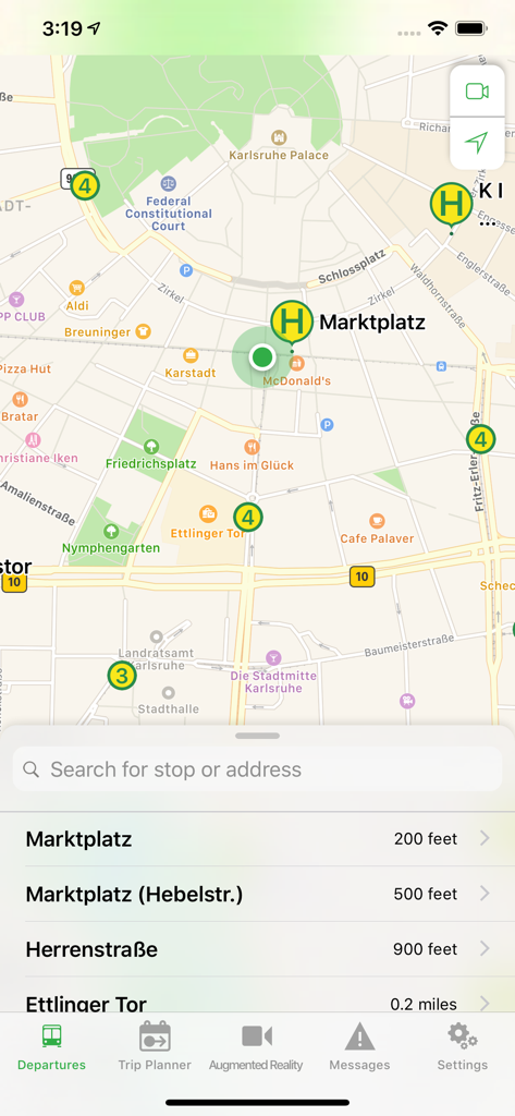 Vista del mapa de la aplicación Departures Live mostrando paradas de transporte público cercanas y distancias