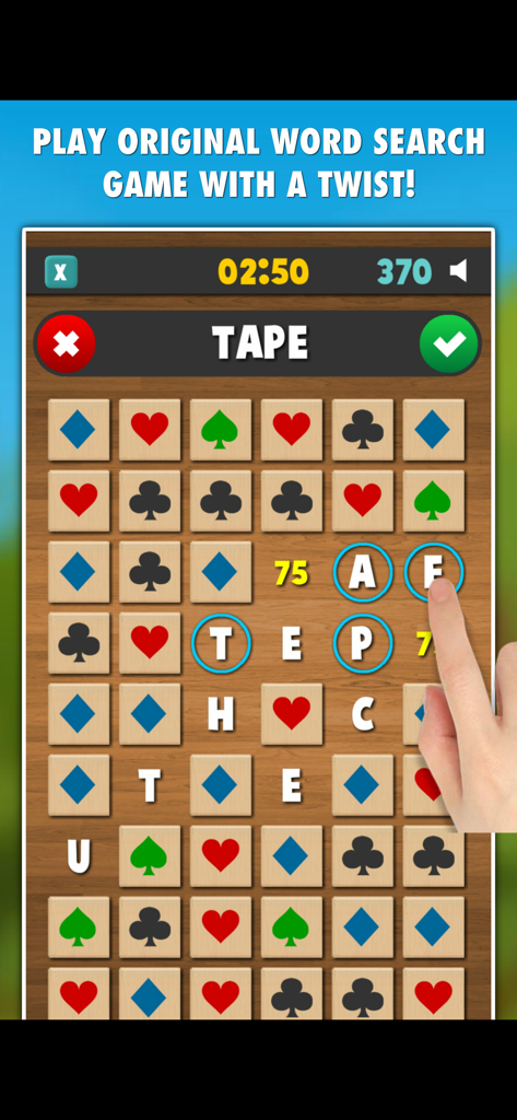 Word Crush PROのゲームプレイ画面。文字とトランプのスートのタイルが敷き詰められたグリッド上で、TAPEという単語を選択している様子を表示。