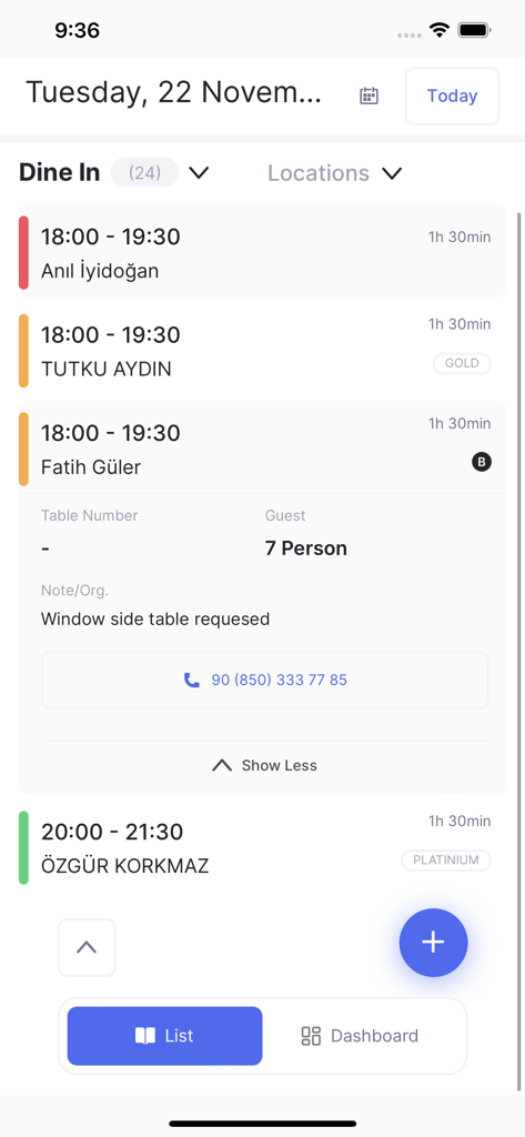 Interfaz de lista de reservas de restaurantes que muestra nombres de clientes, horas de reserva y solicitudes de mesa