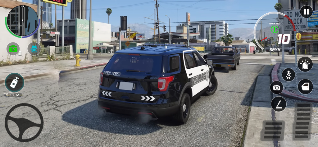 Un SUV policial conduciendo por una calle de la ciudad en un juego simulador de conducción 3D