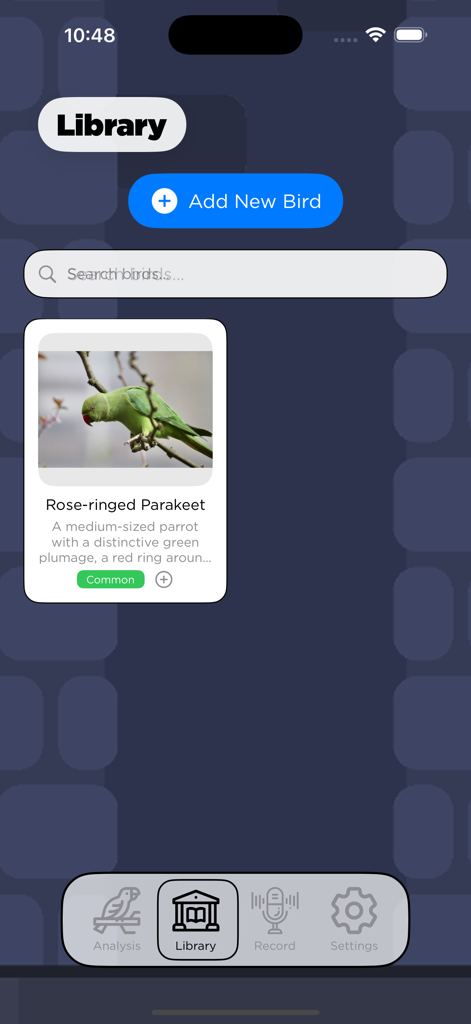 Wingsу Lеns - Pantalla de la biblioteca de la aplicación Wingsy Lens que muestra una tarjeta guardada de Cotorra de Kramer con una foto y descripción.