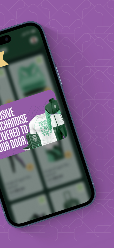 Team Saudi | فريق السعودية - Uma tela de smartphone exibindo a seção de mercadorias do aplicativo Team Saudi com roupas esportivas verdes e brancas