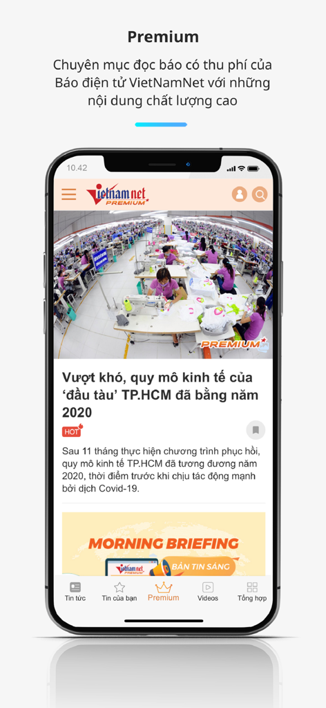 Interfaz de la aplicación VietNamNet mostrando artículos de noticias premium e informes económicos en vietnamita