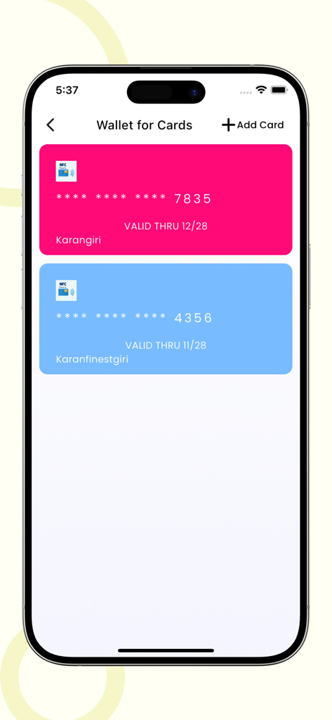 NFC Reader - Bank Card Wallet - Pantalla del iPhone que muestra el almacenamiento digital de tarjetas bancarias y de fidelización en una billetera segura