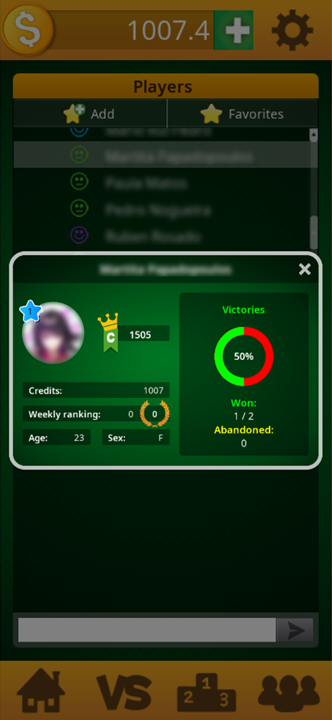 Panel de perfil de jugador dentro del juego para Sueca Multiplayer mostrando el porcentaje de victorias y los créditos.