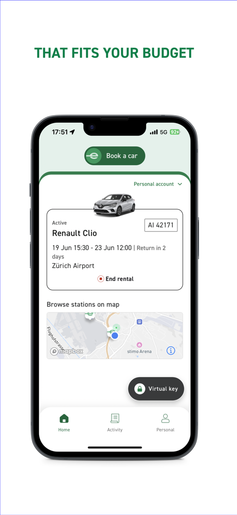 Écran de smartphone montrant une réservation active pour une voiture de location Renault Clio à l'aéroport de Zurich dans l'application Enterprise GO avec une fonctionnalité de clé virtuelle