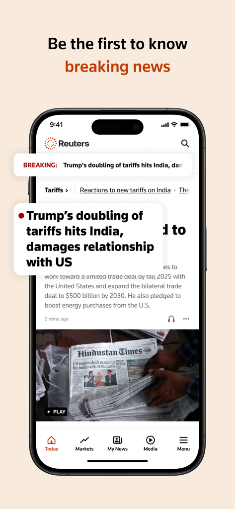 Reuters - Breaking World News - Tela do iPhone exibindo o aplicativo Reuters com uma manchete de notícias urgentes sobre comércio internacional e tarifas