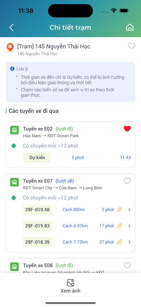A screenshot of the VinBus app showing bus station details and arrival times for various routes.