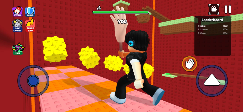 Captura de pantalla del minijuego Torre del Bofetón mostrando a un personaje sosteniendo una mano grande con una tabla de clasificación en el lateral.