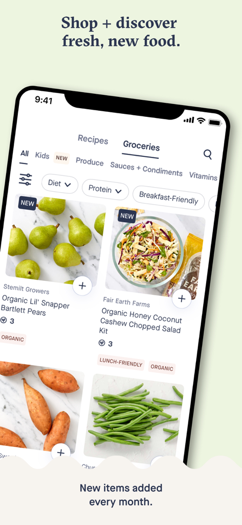 Screenshot der Hungryroot-App, der eine Vielzahl von frischen Bio-Lebensmitteln wie Birnen, Salatsets und Gemüse in einer mobilen Einkaufs-Oberfläche zeigt.