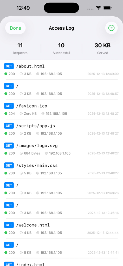 Interfaz del registro de acceso de MicroServer mostrando una lista de solicitudes HTTP GET con códigos de estado, tamaños de archivo y direcciones IP de clientes.