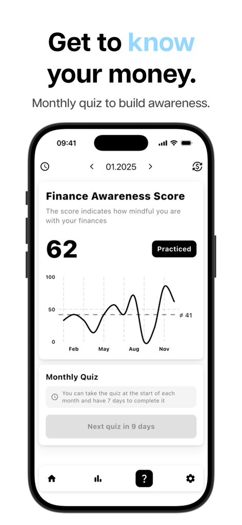 Finance Squirrel | Budget App - Finance Awareness Score 62と折れ線グラフ、月間クイズのプロンプトが表示されたモバイルアプリのインターフェース