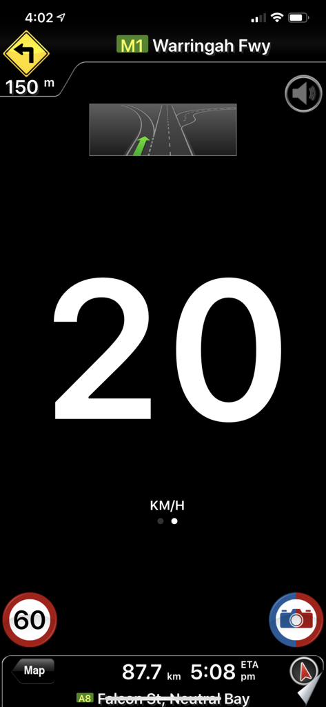 MetroView GPS Navigation - Interfaccia di MetroView GPS Navigation che mostra la velocità attuale, il limite di velocità e la guida di corsia