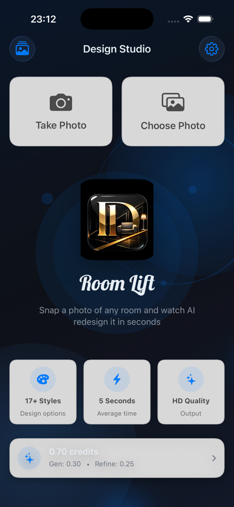 Room Lift - Room Lift App Design Studio-Oberfläche mit Optionen zum Hochladen von Fotos und KI-Raumneugestaltungsfunktionen