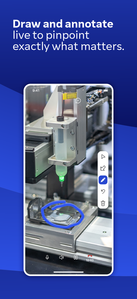 Un técnico utilizando la aplicación TeamViewer Assist AR para dibujar un círculo azul en maquinaria industrial para la solución de problemas remotos.