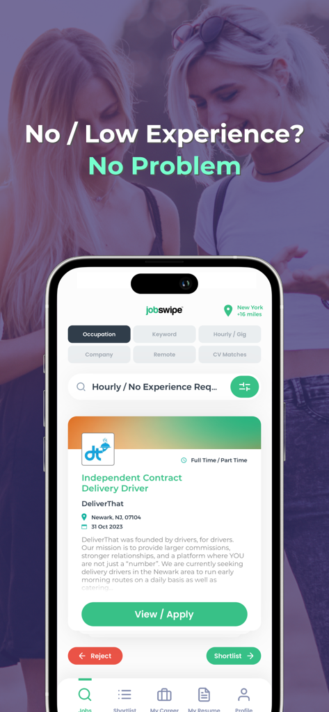 JobSwipe - Get a Better Job - JobSwipe-App-Bildschirm mit einer Auflistung von Einstiegsjobs für einen Lieferfahrer mit Optionen zur Aufnahme in die Shortlist oder Ablehnung.