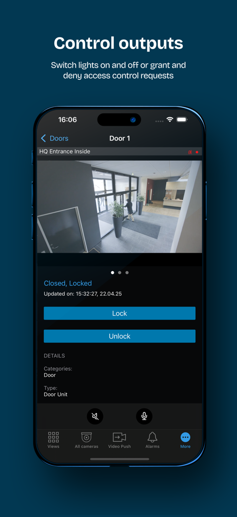 Interface de l'application XProtect Mobile montrant les commandes de verrouillage et déverrouillage de porte à distance avec un flux de caméra de sécurité en direct