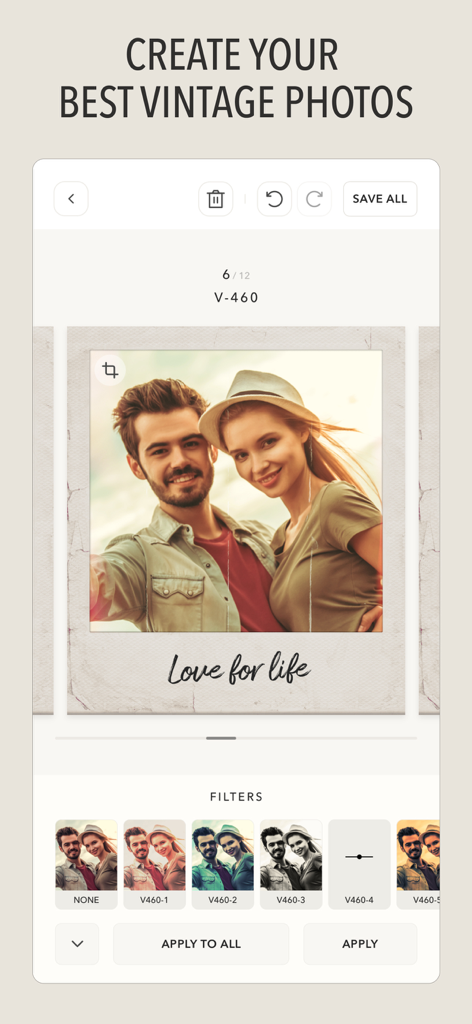 Interfaz de edición de la aplicación VNTG que muestra a una pareja en un marco de Polaroid vintage con opciones de filtro retro