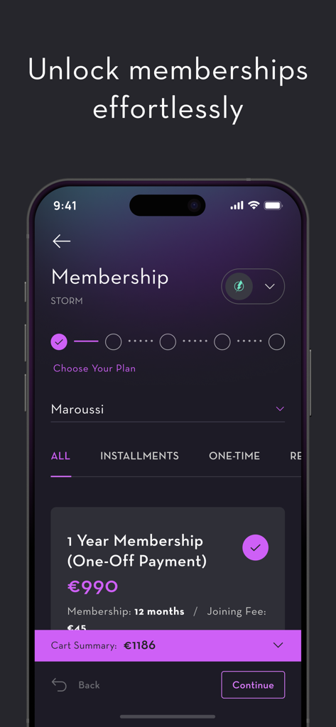 Una interfaz móvil para comprar una membresía de bienestar en la aplicación Holmes Place Group que muestra opciones de planes y precios.