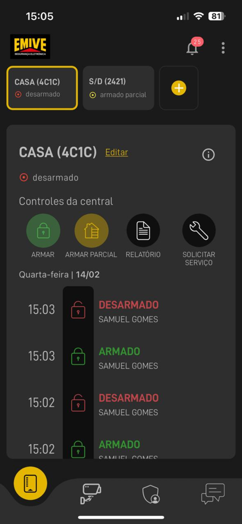 Emive SuperApp - A interface do Emive SuperApp mostrando um painel de segurança residencial com controles de alarme e um registro de atividades em tempo real das ações do usuário.