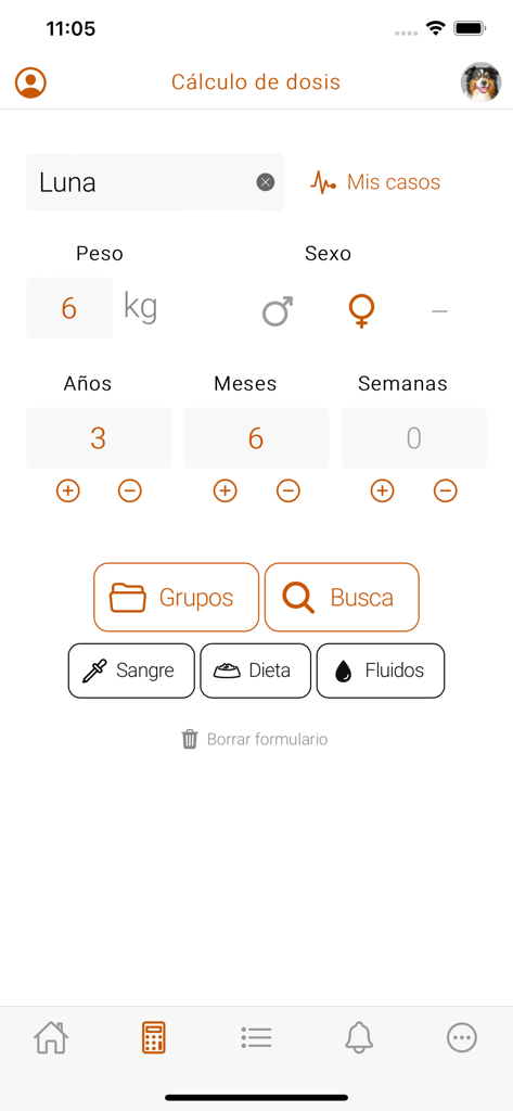 Interfaz de la aplicación ConsultaVet que muestra una calculadora de dosis veterinaria para animales pequeños, incluyendo campos de peso y edad.