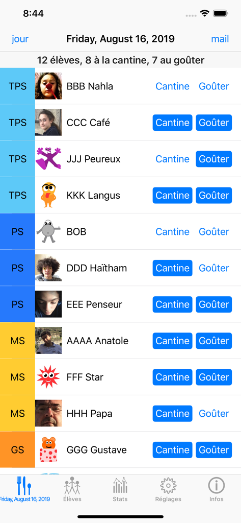 Cantine - 교실 관리를 위한 점심 및 간식 수 추적이 포함된 Cantine 앱의 학생 목록.
