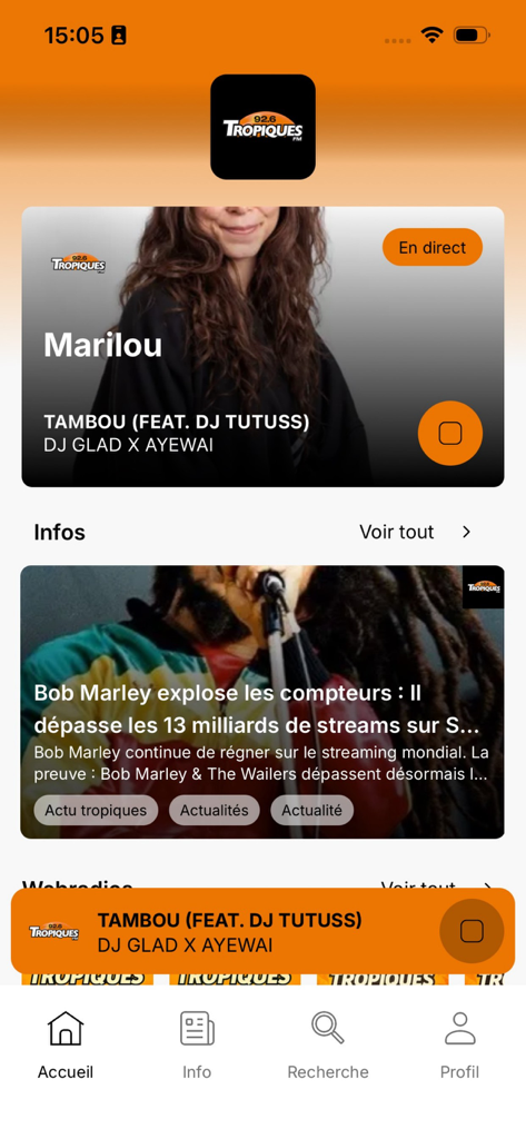 Écran d'accueil de l'application officielle Tropiques FM avec lecteur de musique en direct et section d'actualités