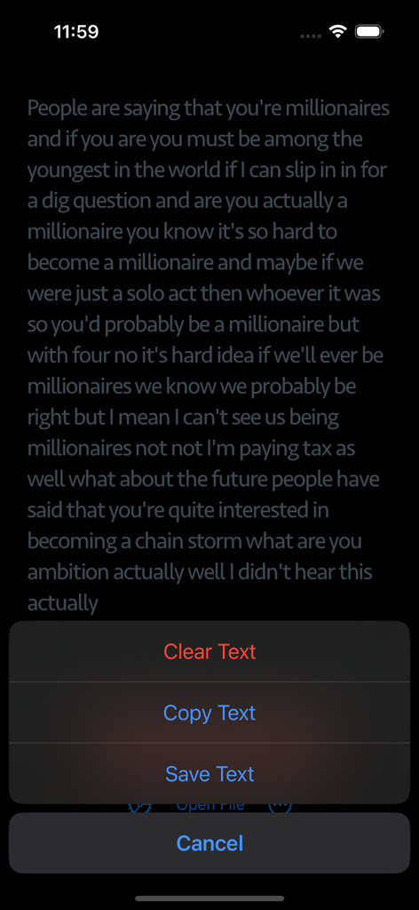 AI Speech Transcriber - Captura de pantalla de la aplicación AI Speech Transcriber que muestra una conversación transcrita y un menú con opciones para borrar, copiar o guardar el texto.