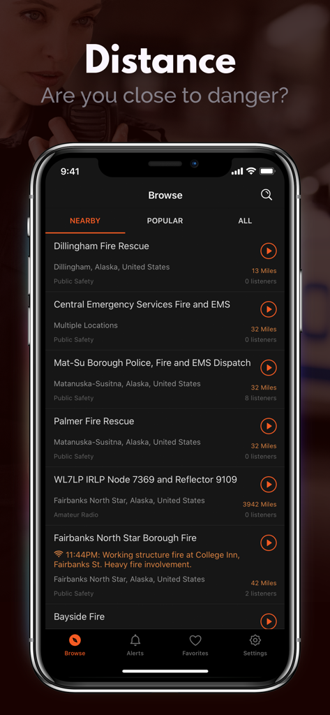 Police Scanner: Fire Radio - Screenshot dell'app Police Scanner Fire Radio che mostra i feed di emergenza nelle vicinanze con le distanze per la polizia e la centrale dei vigili del fuoco