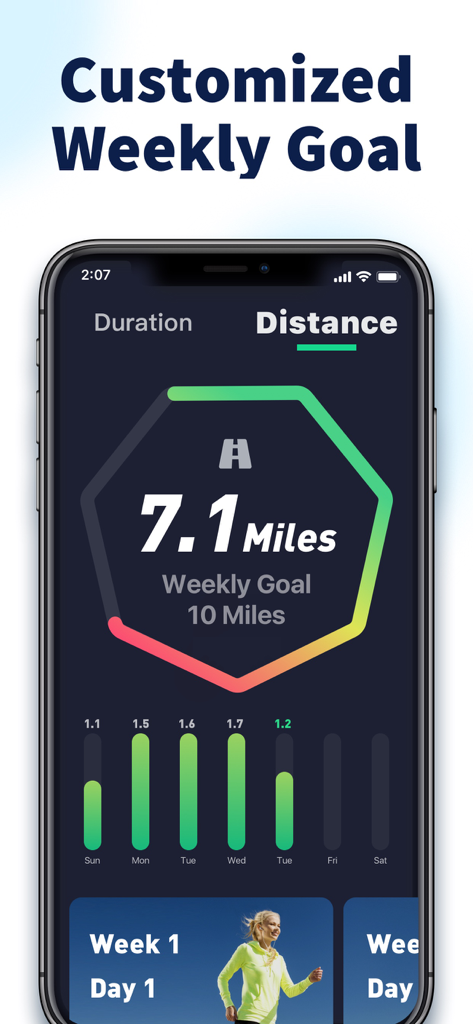Running App - Run Tracker - ランニングトラッカーアプリのモバイルインターフェース。週ごとのカスタム距離目標10マイルと、日々の進捗を示す棒グラフを表示。