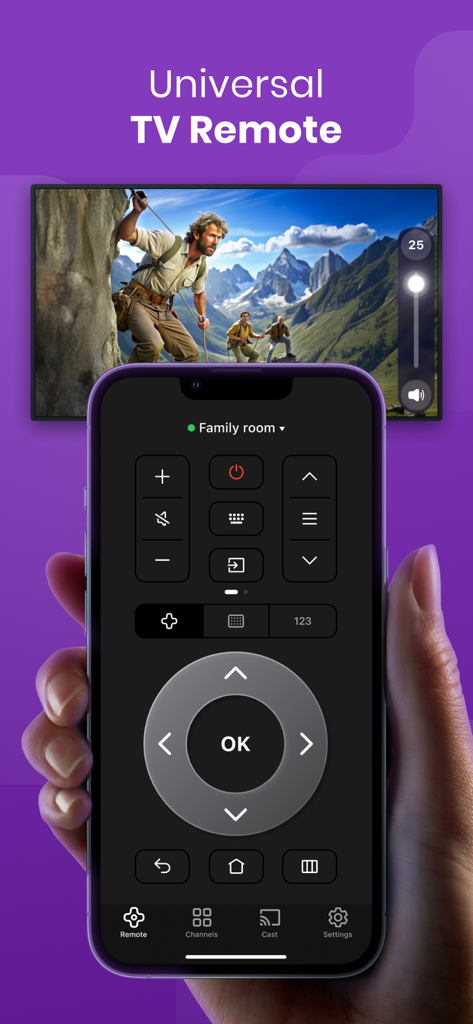 Uma mão segurando um smartphone exibindo a interface do aplicativo Controle Universal de TV com uma Smart TV ao fundo