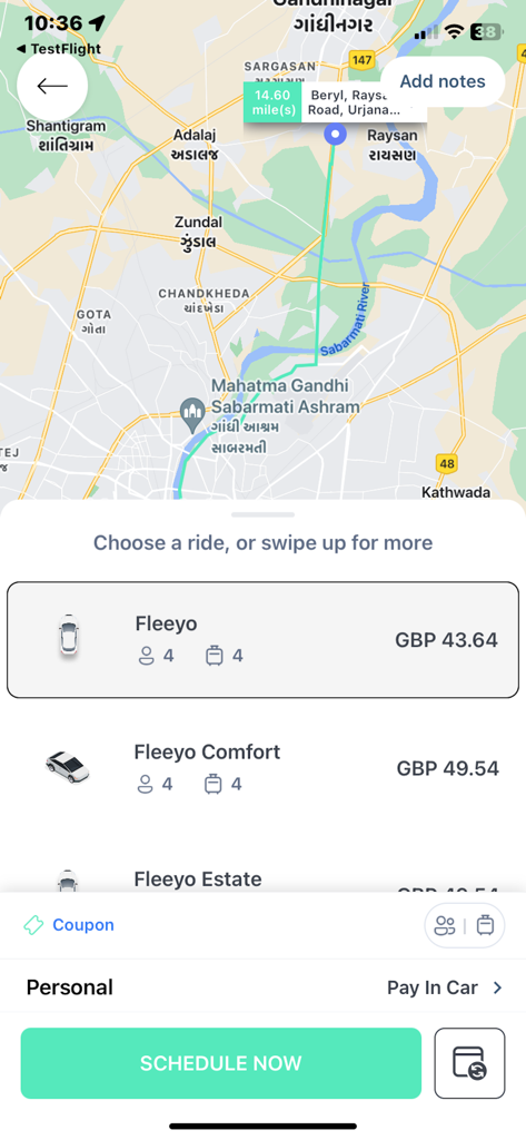Fleeyo: Taxi, Transfers & Ride - GBP로 표시된 가격과 지금 예약 버튼이 있는 Fleeyo 및 Fleeyo Comfort를 포함한 차량 옵션을 표시하는 Fleeyo 앱 인터페이스
