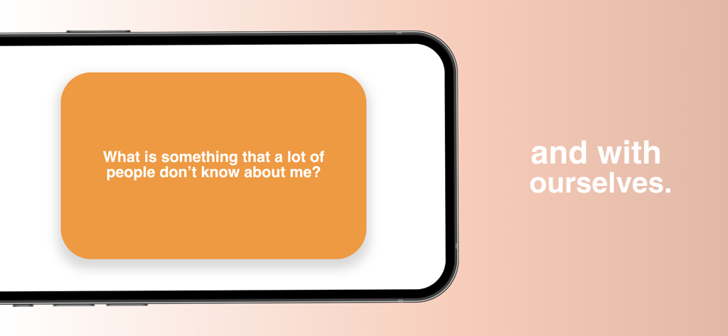 개인적인 성찰을 위한 질문이 있는 Somos 앱의 주황색 카드를 표시하는 스마트폰