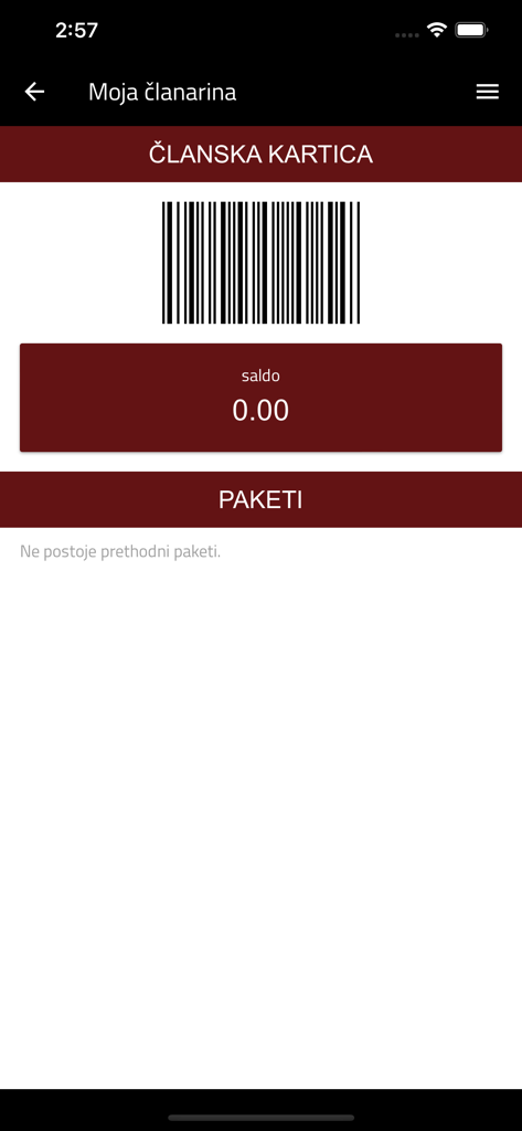 Pantalla de la tarjeta de membresía digital en la app del Gimnasio Downtown mostrando un código de barras y el saldo de la cuenta