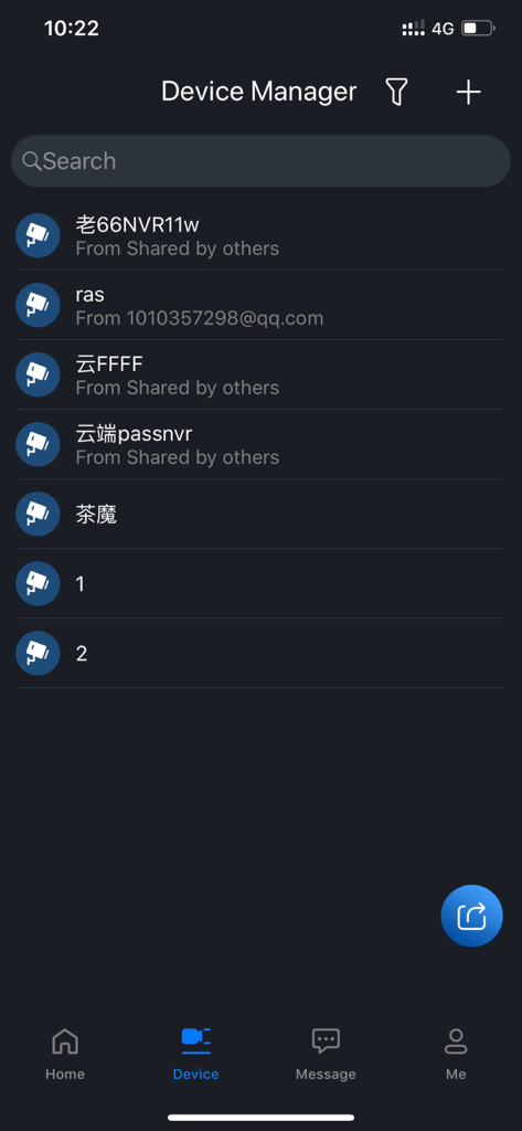 Écran Gestionnaire de périphériques de l'application iDMSS Plus affichant la liste des caméras de sécurité et des dispositifs de surveillance connectés.