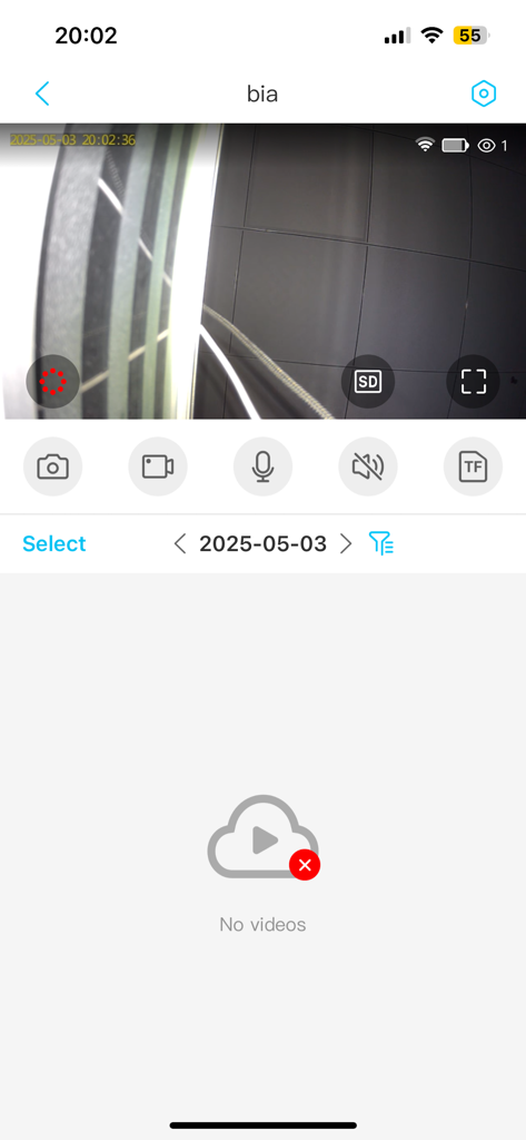 Interface de l'application mobile UBoxPro montrant un flux de caméra de surveillance de voiture en direct et un statut de stockage cloud vide.