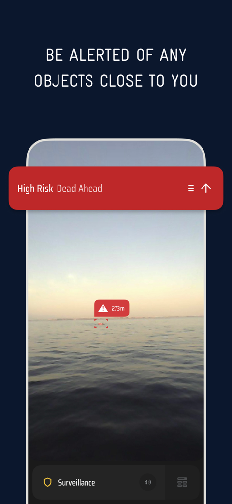 Interface de l'application SEA.AI Oceanus montrant un avertissement de collision marine à haut risque et la distance d'un objet détecté devant.