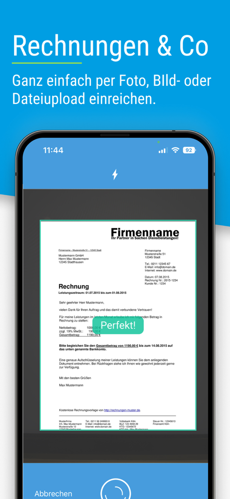 Barmenia - Smartphone scanning an insurance invoice in the Barmenia app