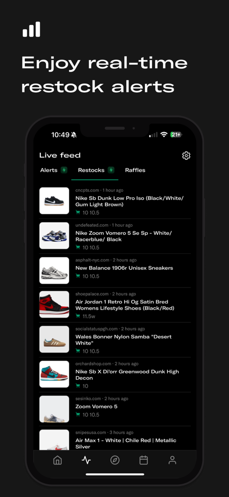 Sole Retriever - Sneakers - Interface do aplicativo Sole Retriever mostrando um feed ao vivo de alertas de reposição de tênis para marcas como Nike, New Balance e Air Jordan.