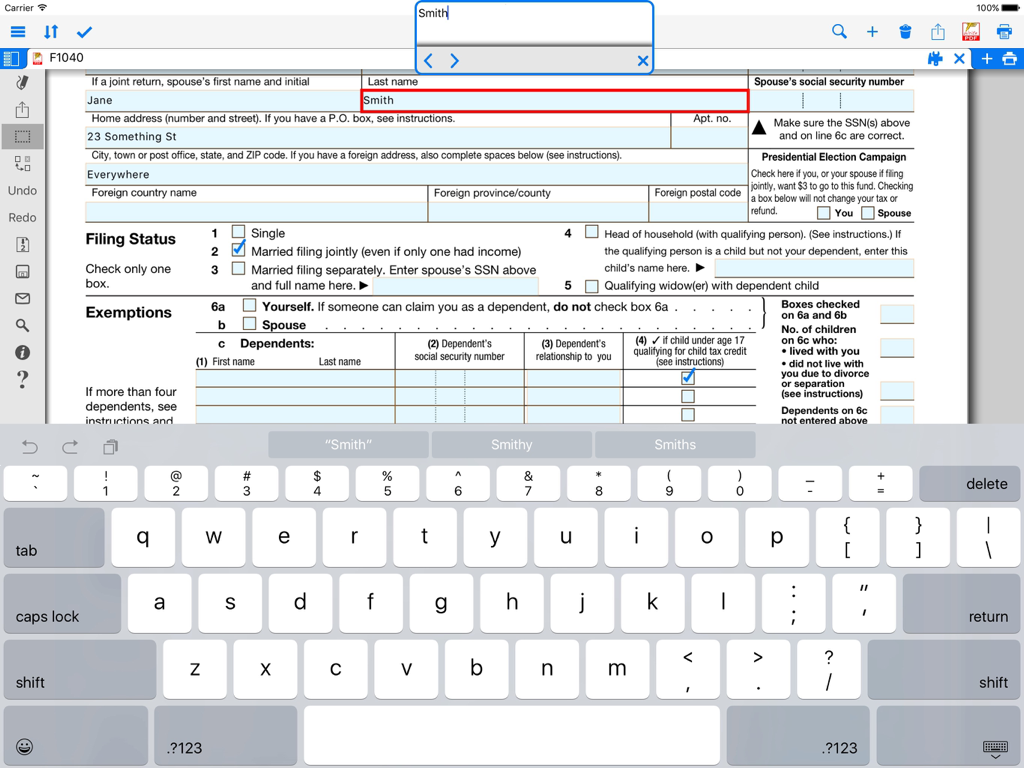 WritePDFアプリケーションを使用してiPadでPDFフォームに記入している様子。