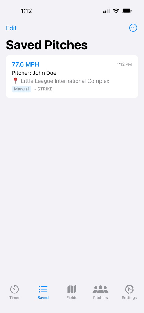 Baseball Speed - Baseball Speedアプリの画面に、速度、場所、投手の詳細が記載された保存された投球記録が表示されます。