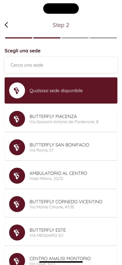 Interfaccia dell'app Butterfly Laboratorio Analisi che mostra un elenco di sedi di laboratorio in Italia per la selezione