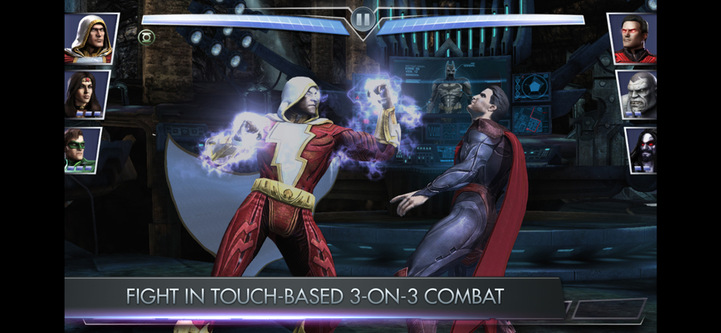 Shazam luchando contra Superman en una batalla 3 contra 3 en Injustice Gods Among Us