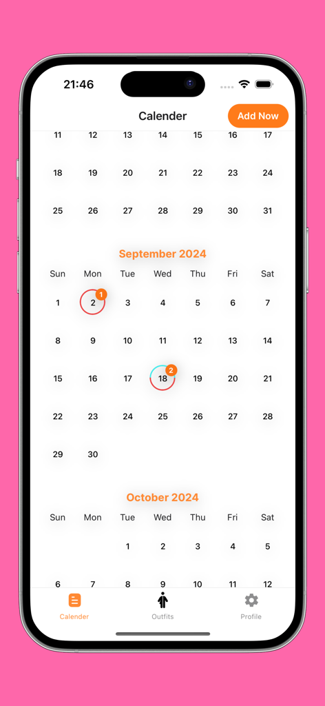 Interfaz de calendario mensual de la aplicación Outfit Planner que muestra los looks diarios programados para septiembre y octubre.