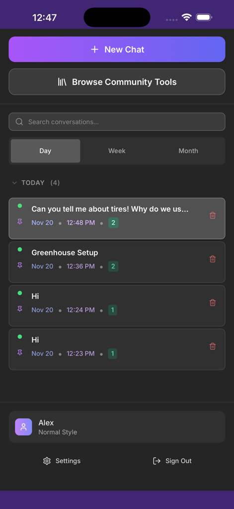 Captura de pantalla del panel de la aplicación Asistente Earthship que muestra el historial de chat reciente y la navegación de herramientas comunitarias