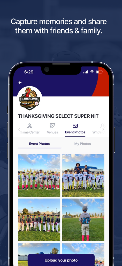 USSSA - モバイルアプリのインターフェースに、トーナメントイベントからのユース野球チームの写真ギャラリーが表示されています