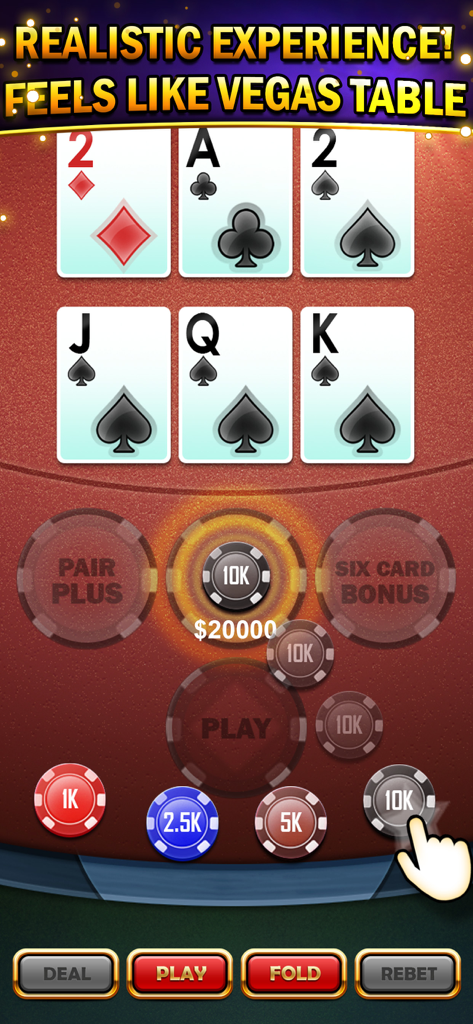 カードの手札と様々なベットチップを示すリアルなスリーカードポーカーデジタルテーブル